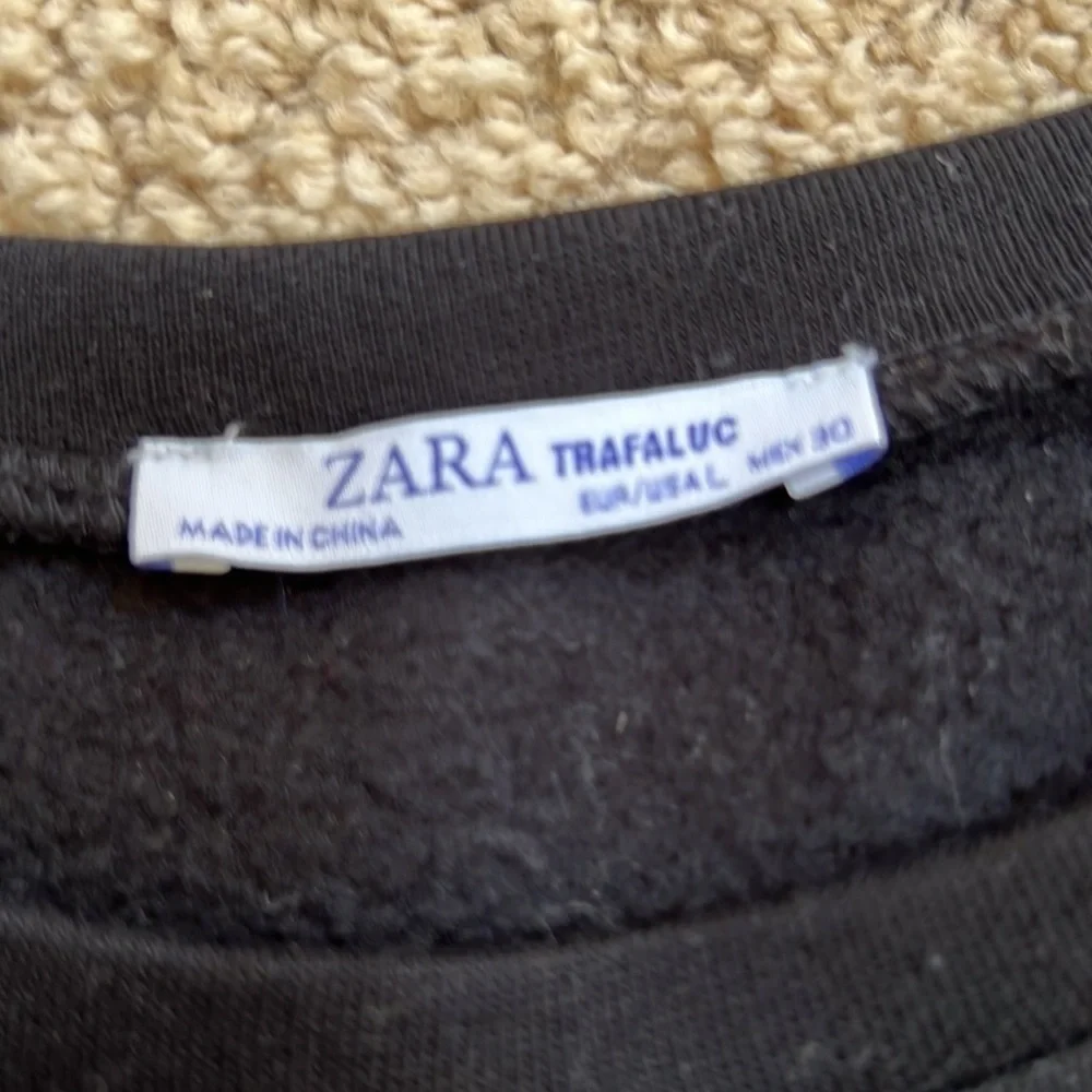 ZARA Size L black yarn fringe crop sweatshirt
